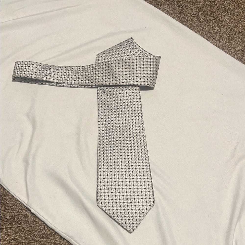 Bruno Piattelli geometric 100% silk tie